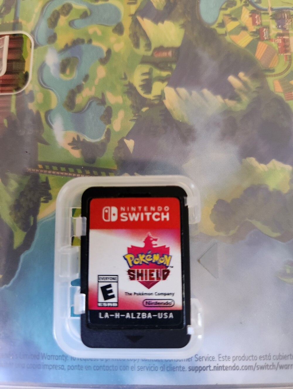 Pokemon Shield - Nintendo Switch - Picture 2 of 3